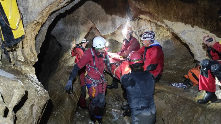 Un nou exercițiu de salvare din peșteră