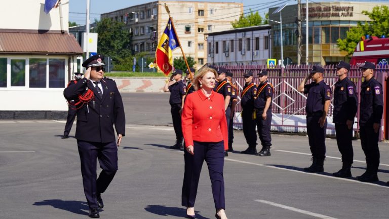 Ceremonial militar și religios prilejuit de depunerea Jurământului Militar de către soldații profesioniști la ISU Dâmbovița 