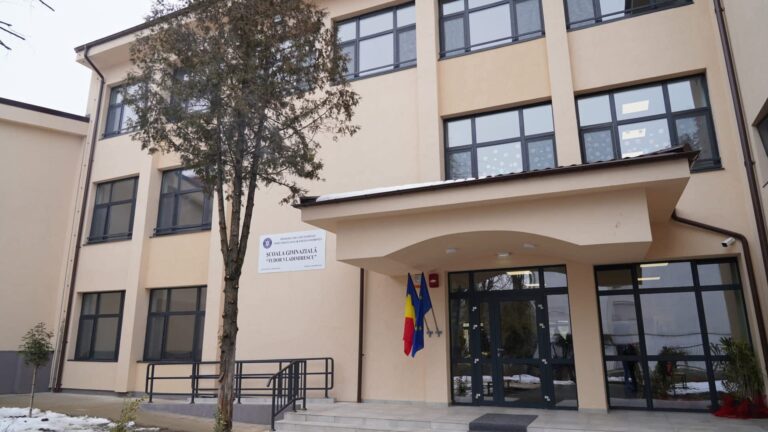 Ieri a avut loc  redeschiderea Școlii Gimnaziale „Tudor Vladimirescu”, după lucrări ample de modernizare și extindere