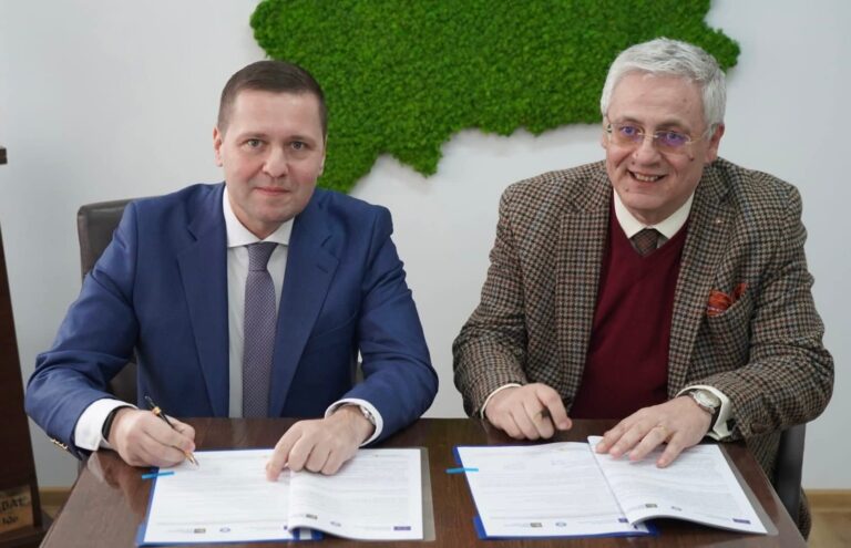 Președintele Consiliului Județean Dâmbovița, Corneliu Ștefan, a anunțat semnarea unui nou contract de finanțare care vizează modernizarea sistemului medical din județ