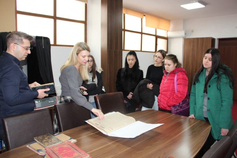 Studenții specializării Jurnalism de la Universitatea „Valahia” din Târgoviște au făcut o adevărată incursiune în istoria presei românești scrise din ultimele două secole