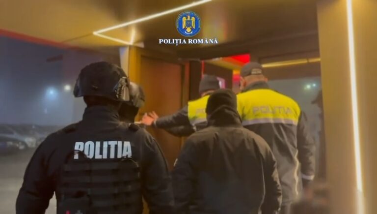 Polițiștii Inspectoratului de Poliție Județean Dâmbovița, sprijiniți de jandarmi, au desfășurat o acțiune complexă de tip razie